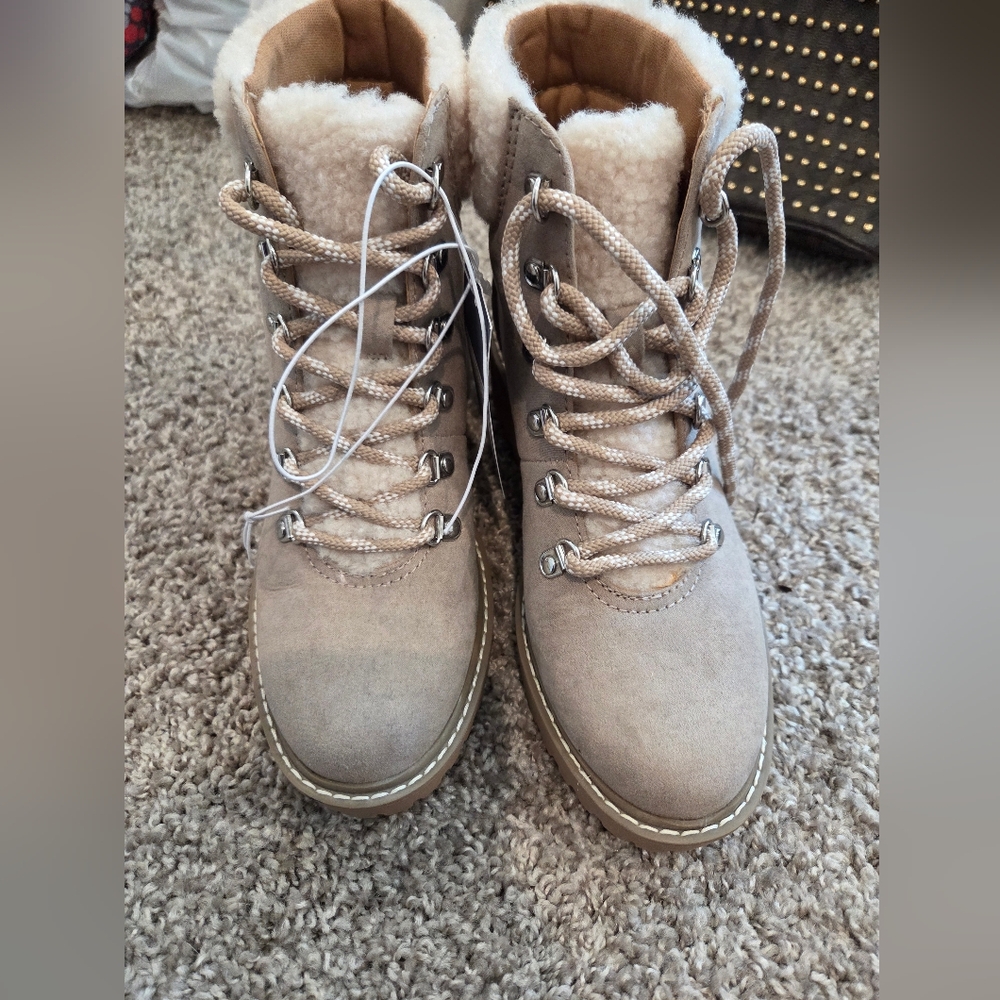 Universal Thread Women's Tan Lace-Up Boots